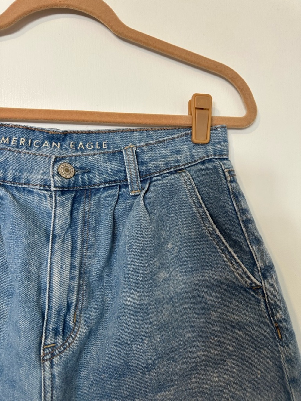 American Eagle Cuffed Denim Mom Short Women’s 8 Blue - Picture 3 of 7